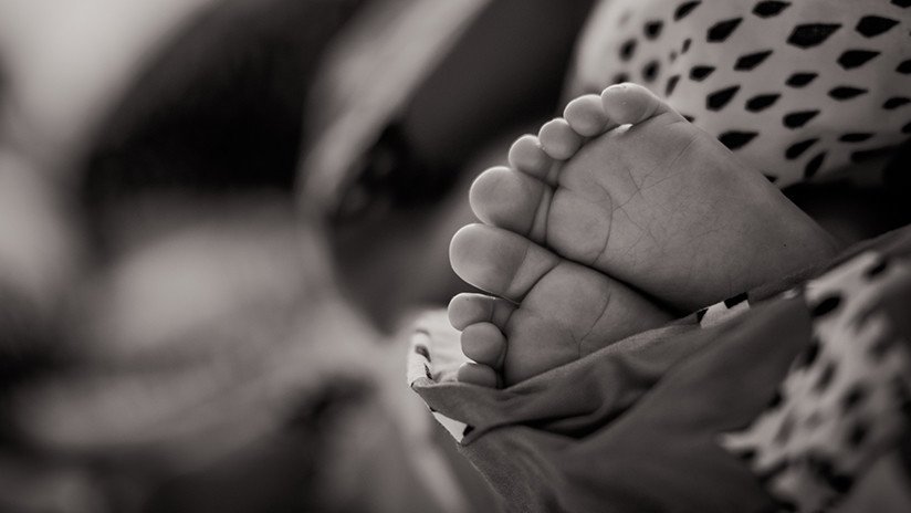 VIDEO: Bebé de 20 días fue rescatada tras ser enterrada por sus padres en la India