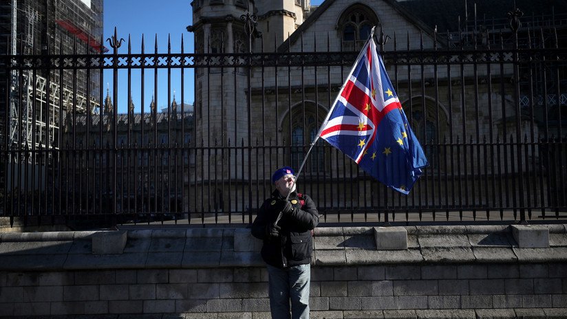 La libra esterlina cae después de que el Parlamento rechazara una enmienda para retrasar el Brexit