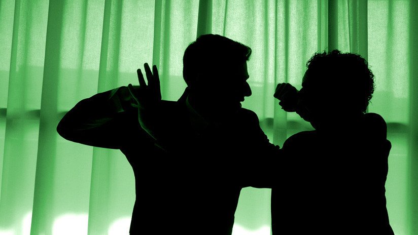 Un sexagenario chino se enfrenta a un atracador armado con un cuchillo