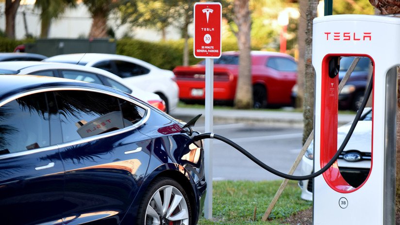 Tesla reporta que tuvo pérdidas de casi 1.000 millones de dólares en el 2018