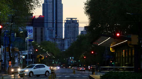 VIDEO: Un coche choca con otro vehículo al ver que su conductor acosó a un grupo de mujeres