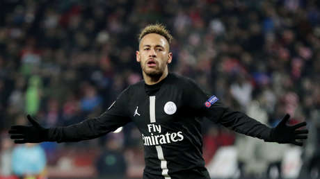 FOTO: Neymar felicita el Año Nuevo rodeado de 26 mujeres en una exclusiva fiesta en Brasil