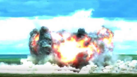 VIDEO, FOTO: China muestra su versión de la 'Madre de todas las bombas'