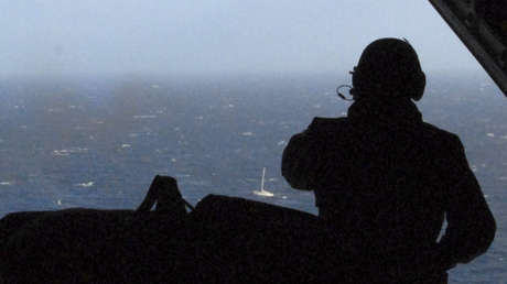 VIDEO: Un buque con 3.500 autos Nissan navega a la deriva y sin tripulación tras incendiarse