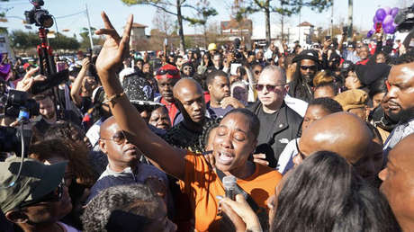 Presentan cargos contra sospechoso de matar a tiros a una niña frente a su madre en Texas