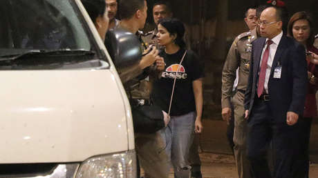 VIDEO: Joven saudita que huyó de su familia sale del aeropuerto de Bangkok