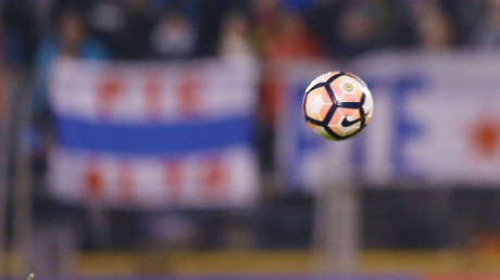 VIDEO: Carrito médico llega para asistir a un futbolista pero le aplasta el pie