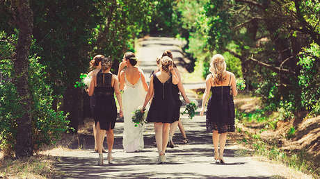 Un escritor francés de 50 años se declara "incapaz de amar" a mujeres de su edad y estalla la Red