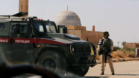 Video: La policía militar rusa ya patrulla en la región siria de Manbij 