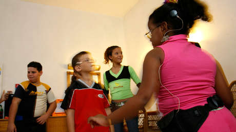 El programa cubano de implantes cocleares devuelve la audición a cientos de niños