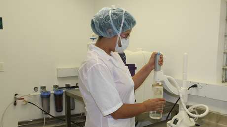 Doce años después de dar a luz a su hija se enamora del donante anónimo que fecundó su óvulo