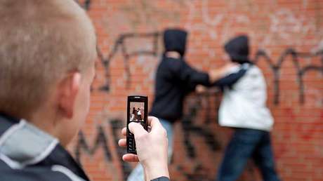 Un grupo de adolescentes agrede a una niña de once años en una calle de Nueva York (VIDEO) 