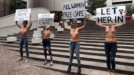 VIDEO: Hacen 'topless' para que Australia acoja a la joven refugiada saudita que huyó de su familia