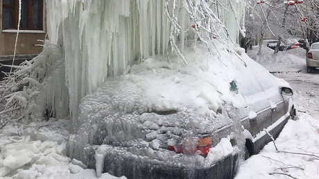 "Edad de Hielo": Enormes carámbanos invaden autos y edificios en Rusia (FOTOS, VIDEOS)