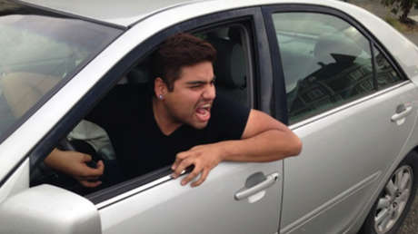 VIDEO: Un auto sin conductor se estrella en una avenida tras una discusión vial en Chile