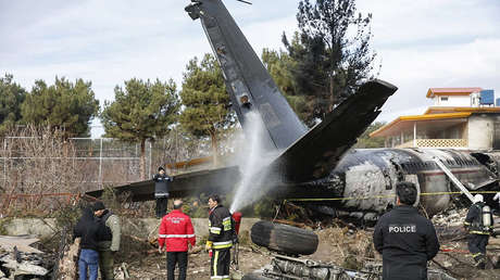 Las imágenes de la tragedia del Boeing 707 en un barrio residencial en las afueras de Teherán
