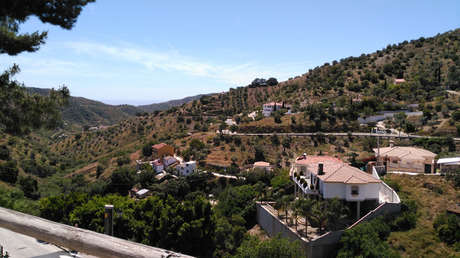 Se complica la búsqueda del niño de dos años que cayó en un pozo más de 100 metros en España