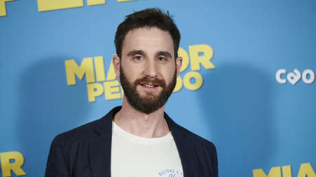 VIDEO: Atropellan al actor español Dani Rovira mientras rodaba un documental en bicicleta