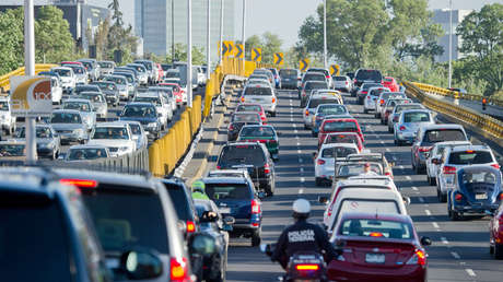 La crisis de abasto de gasolina que abre el debate sobre la movilidad en México