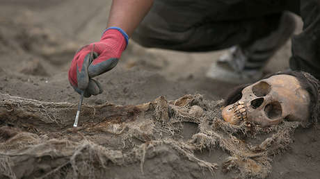 Arqueólogos en Perú hallan restos de 132 niños sacrificados por una antigua tribu