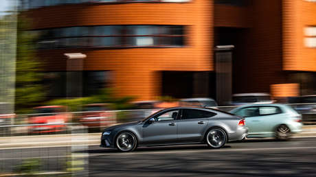 VIDEO: Una camioneta embiste a plena velocidad contra tres jóvenes en EE.UU.