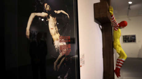 La estatua 'McJesus' será retirada de un museo israelí tras protestas violentas (VIDEOS)