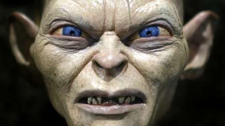 "Solo soy Theresa, necesito tu simpatía": Actor que encarnó a Gollum vuelve a trolear a May (VIDEO)