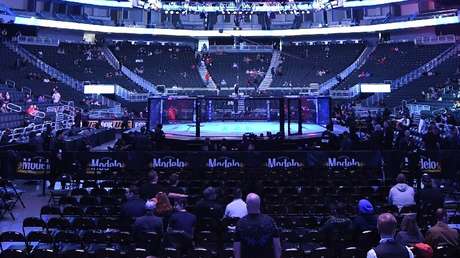 VIDEO: Una luchadora de MMA ignora la petición de su rival a detener la pelea y sigue atacándola