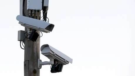 VIDEO: Intenta robar una cámara de seguridad que lo filmaba y termina detenido