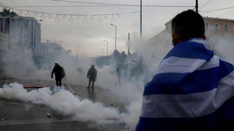 Un colaborador de la agencia Sputnik en Grecia resulta herido en las protesta en Atenas