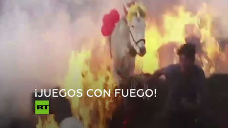 Saltos sobre el fuego: Así celebran la fiesta de la cosecha en India