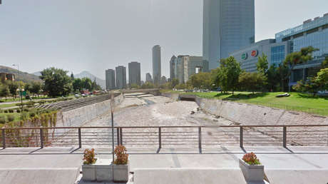 La extraña sustancia blanca que deja sin agua potable a tres comunas en Chile