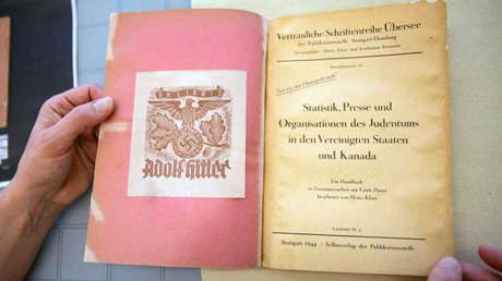 Aseguran que un libro que perteneció a Hitler describe una 'solución final' para Canadá
