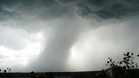 VIDEOS, FOTOS: Un tornado derriba un autobús con pasajeros en Turquía