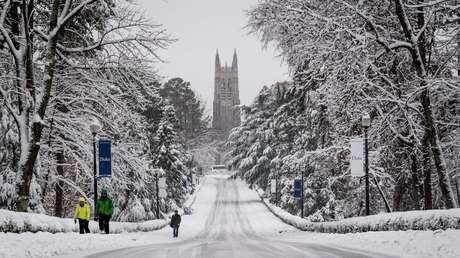 Una profesora advierte a estudiantes chinos de las "consecuencias" de hablar su idioma en un campus universitario en EE.UU.