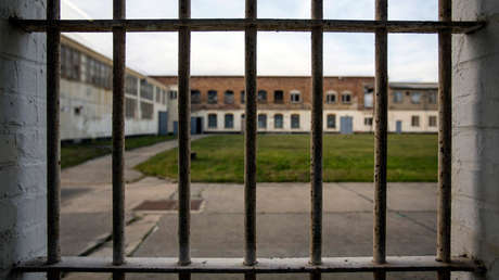 Un estudiante de EE.UU. lleva detenido 9 meses en Japón "por romper una lámpara"