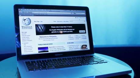 La Red reconoce como un héroe al hombre que editó tres millones artículos de Wikipedia gratis