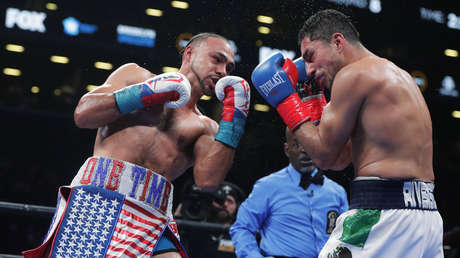 VIDEOS: Las emotivas reacciones de un árbitro durante un combate de boxeo se roban la atención del público