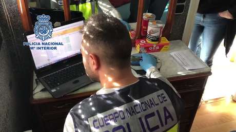 Arrestan a un español que presumía de tener relaciones sexuales con su hija menor de edad y daba consejos en la Red sobre "el amor prohibido" 