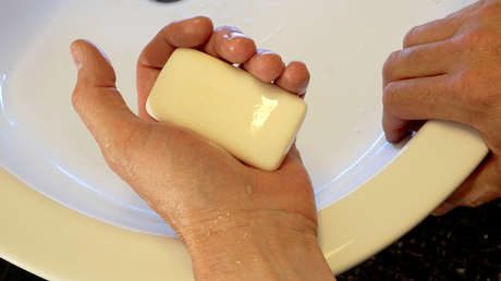 Descubren que un componente habitual de los jabones daña el cerebro