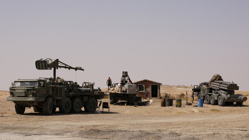 SANA: Un ataque aéreo de la coalición destruye un sistema de artillería en el este de Siria