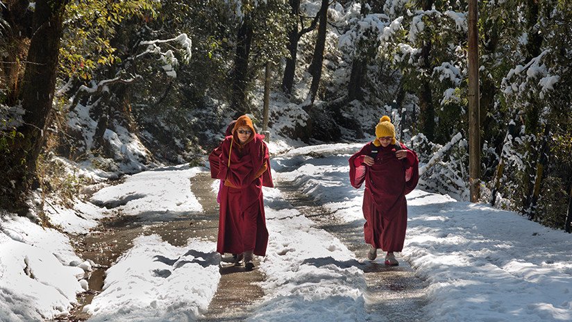 VIDEO: La capital de la India queda paralizada por una tormenta de granizo