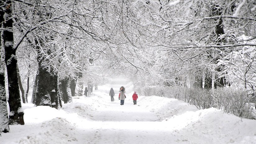 VIDEOS: Moscú se cubre de blanco tras una nevada récord en 140 años