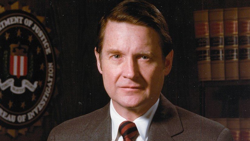 Intenta estafar por teléfono a un anciano pero resulta ser un exdirector del FBI y la CIA