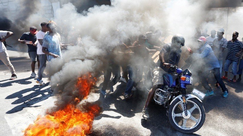 EE.UU. aconseja a sus ciudadanos no viajar a Haití y huir "de manera segura" a los que están allí