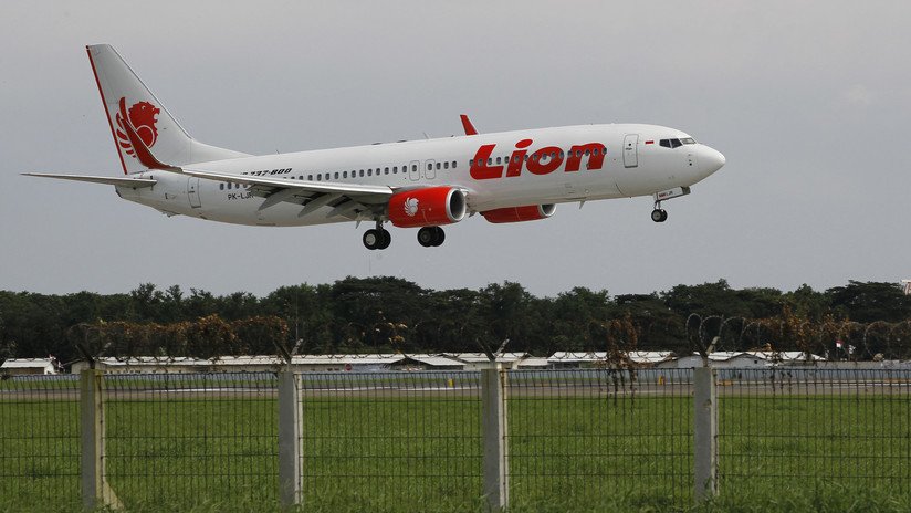 FOTOS: Un avión con 189 personas se sale de la pista en Indonesia tras aterrizar durante una fuerte tormenta