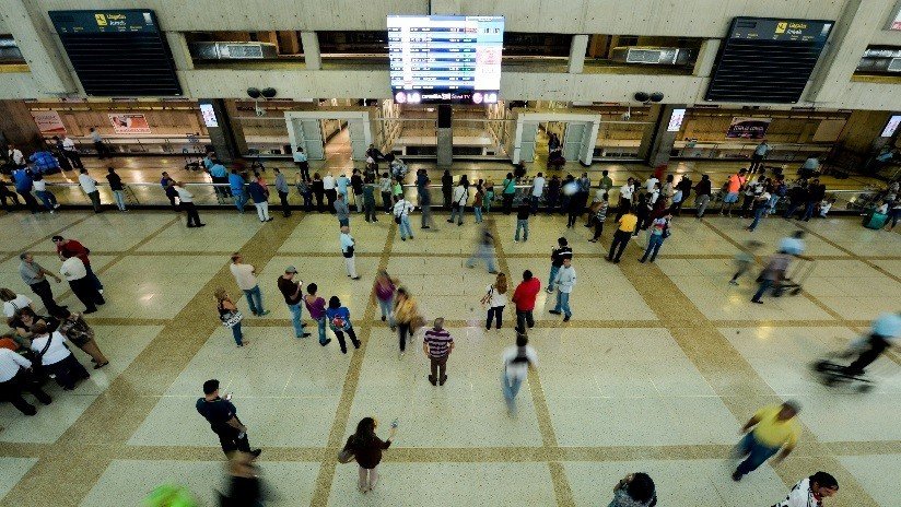 Venezuela deniega el acceso al país a un grupo de parlamentarios europeos que buscaba reunirse con Guaidó