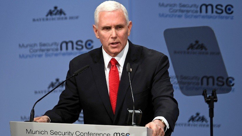 VIDEO: Pence vive momento incómodo al dar saludos de Trump en conferencia de seguridad y no recibir ni un solo aplauso