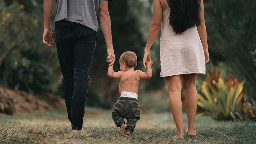 El Gobierno de España iguala el permiso de paternidad al de maternidad (con derecho a la licencia de lactancia)