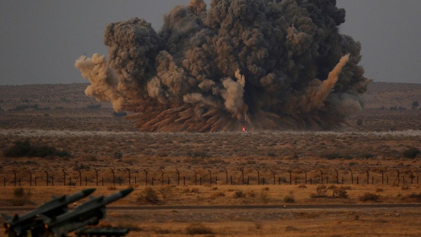 "Si atacamos con una bomba, responderán con veinte": Exlíderes de la India y Pakistán descartan una posible guerra nuclear entre sus países